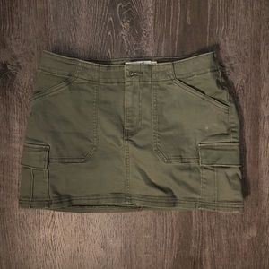 Hollister army colored skirt